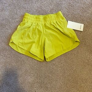 Lululemon track that mid rise Shorts size 6 5” inseam